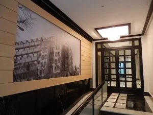 mural pintado en Bilbao en portal